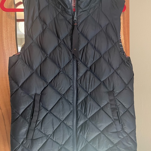Lulu Lemon Reversible Vest - Picture 3 of 9